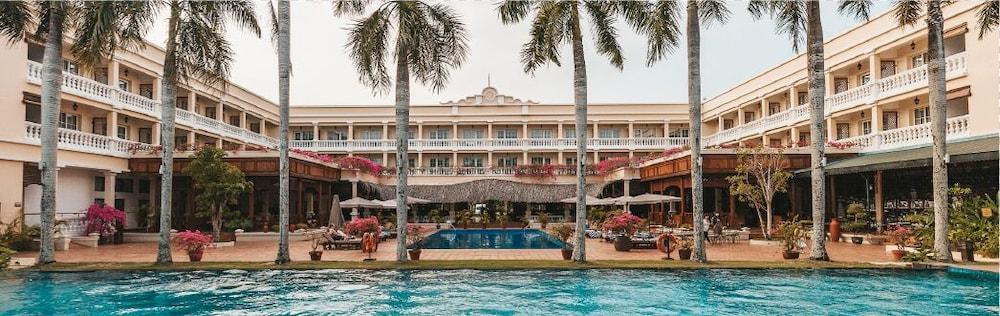 Victoria Tho Resort